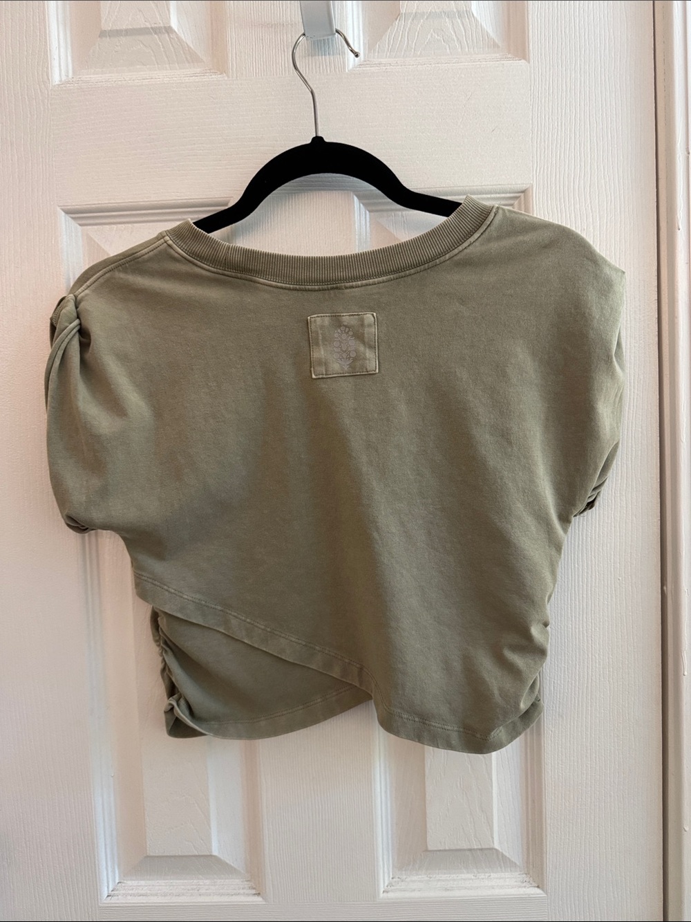 FP • MOVEMENT FREE PEOPLE Hot Shot Crossover Tee Tan/Green Size Medium - Picture 5 of 8